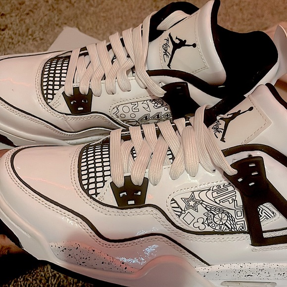 Jordan 4 diy Size 6.5(gradeschool)